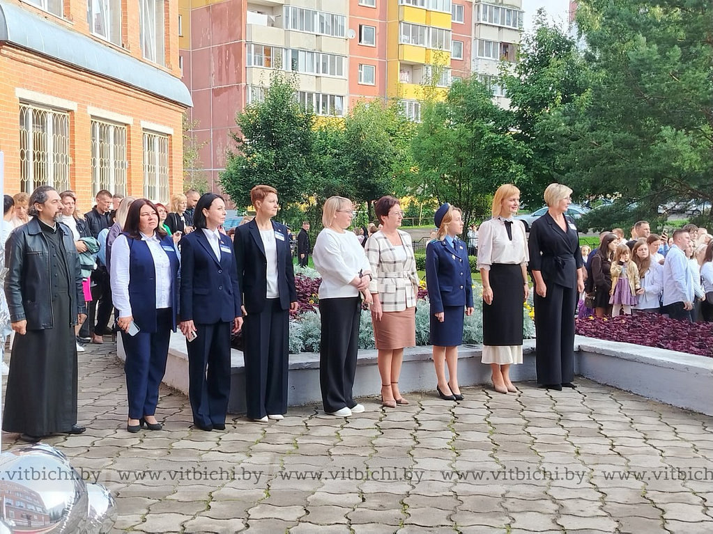 Почти 140 первоклашек сели за парты в средней школе № 45 города Витебска имени В. Ф. Маргелова